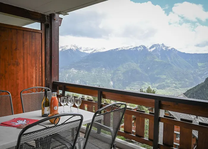 Appartement Eaux-vives 213 By Interhome